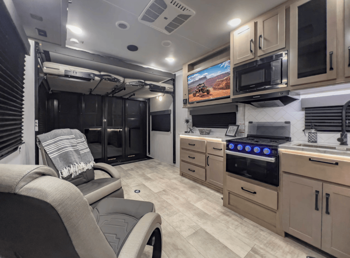 REVIEWED: Grand Design Momentum G Class Travel Trailer Series - Drivin ...