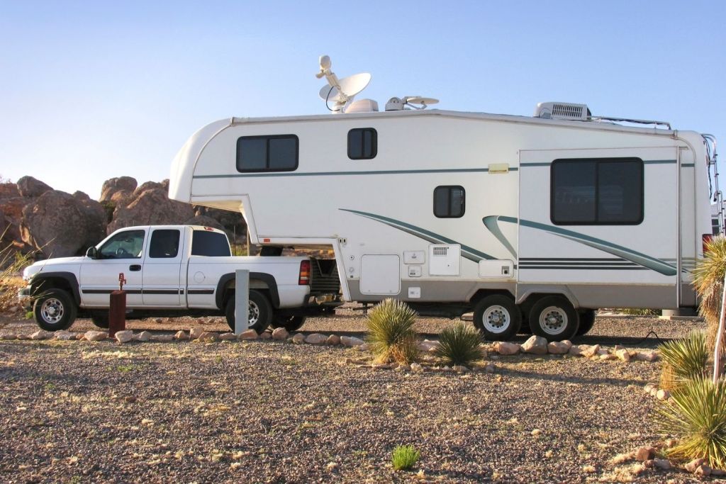 truck with fifth wheel