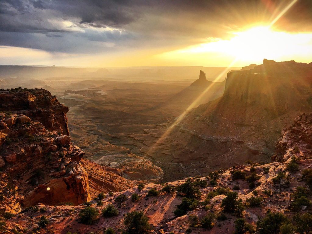 Experience Canyonlands National Park's beauty by boondocking! 