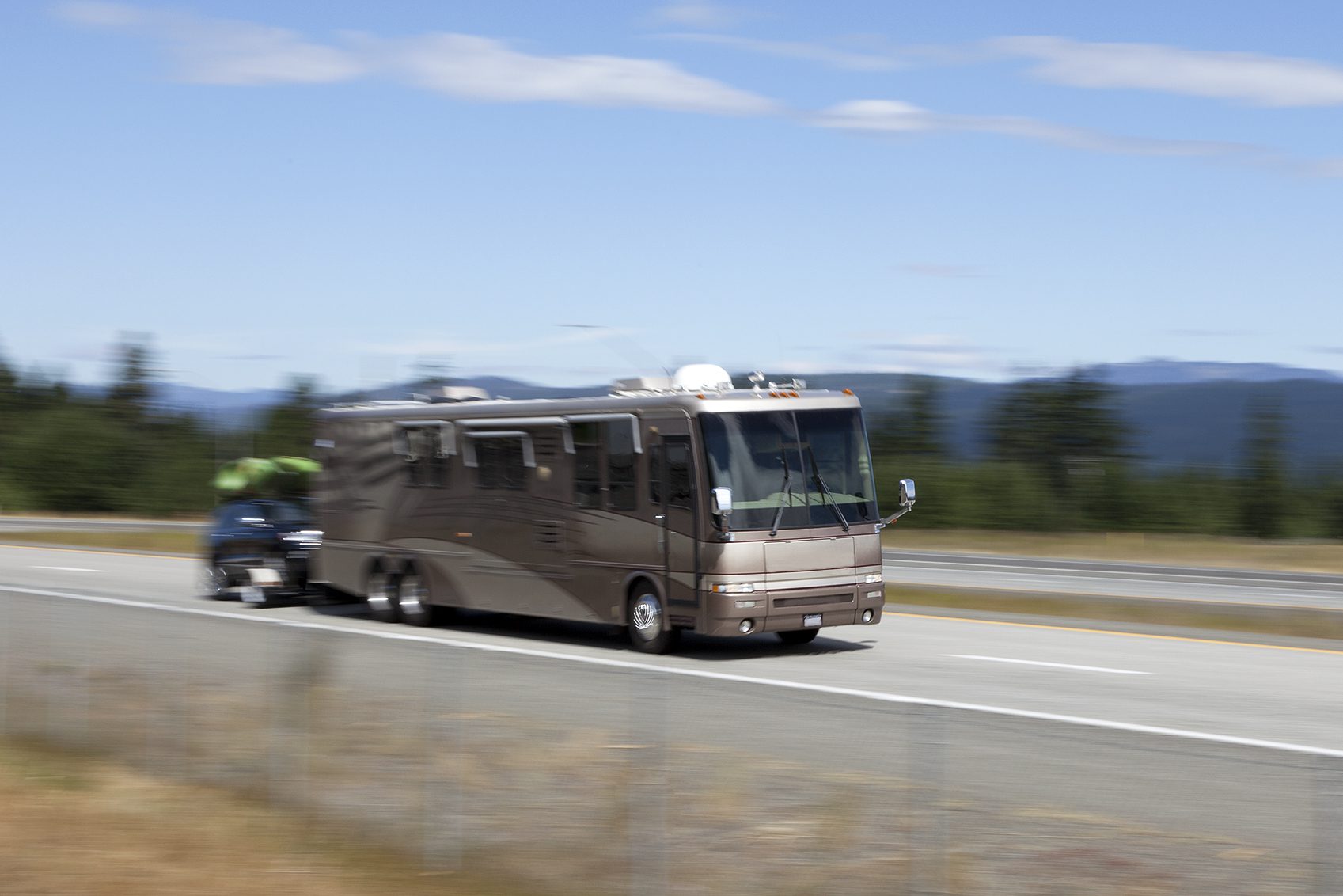 RV Driver Caught in Crosswinds, “Thought We Were Going to Die” (WITH VIDEO)