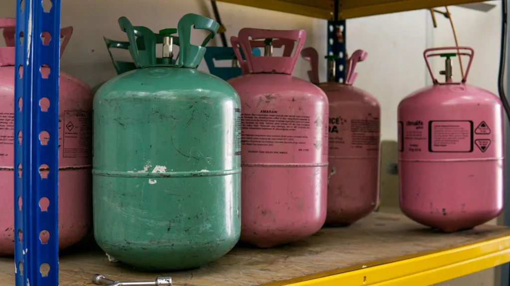 propane tanks lined up