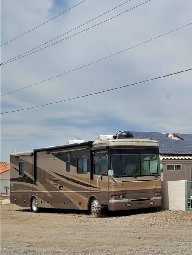 cropped-rv-recreational-vehicles-two-motorhomes-parked-at-a-house-one-in-the-backyard-and-one-in-the-front_t20_YNGvl4.jpg