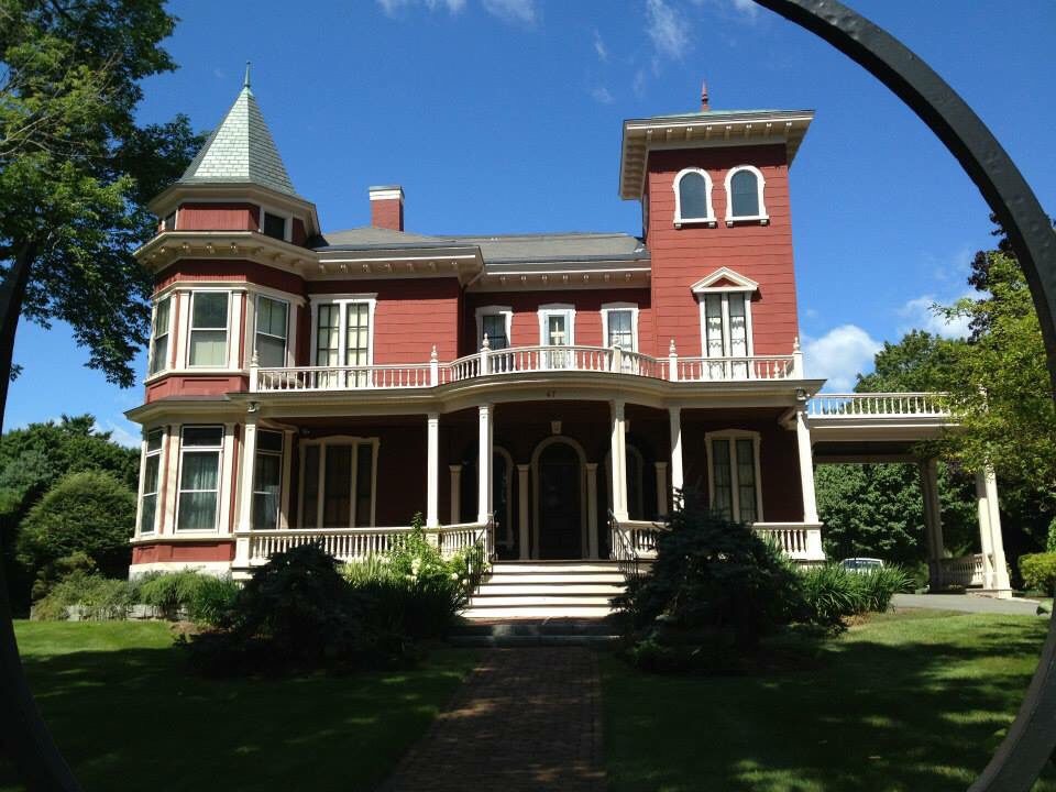 Front shot of Stephen King's Bangor, Maine home.