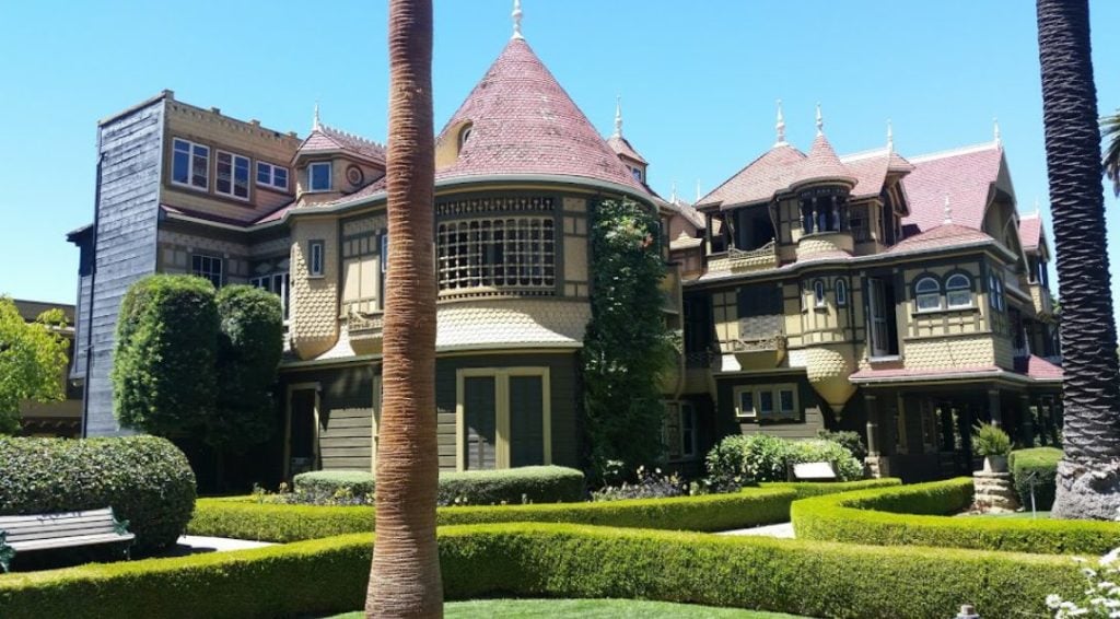 Outside photograph of Winchester Mystery House
