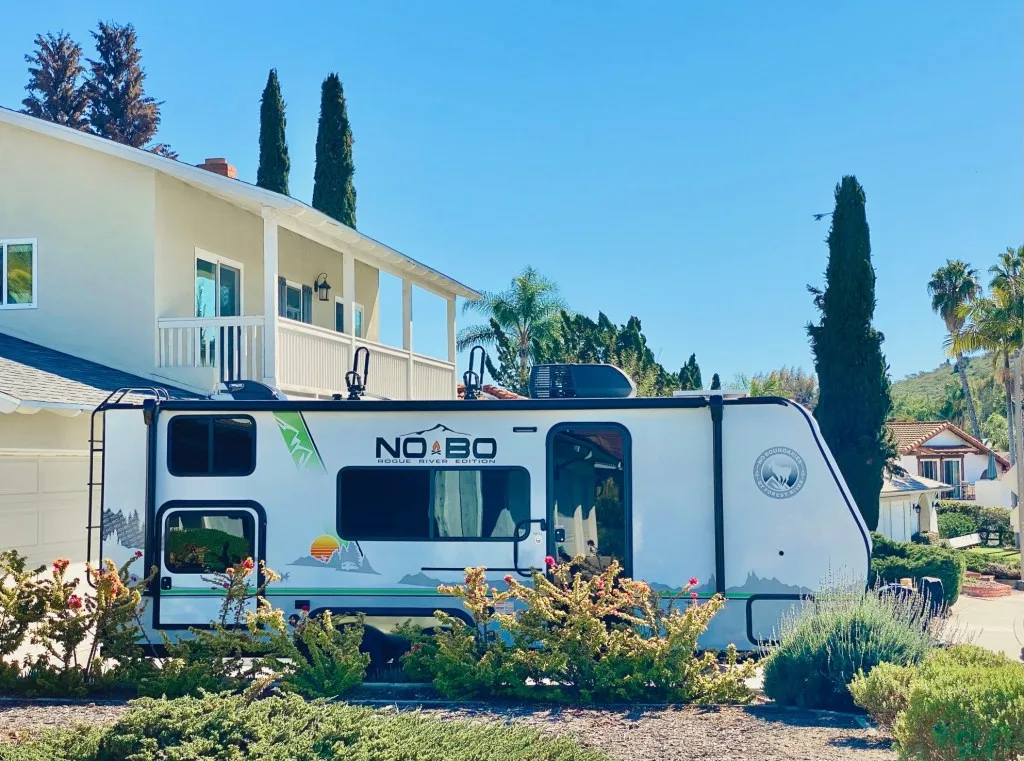 Nobo RV parked in driveway for moochdocking.
