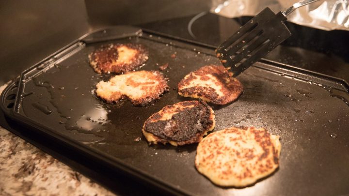 How to Easily Clean a Griddle