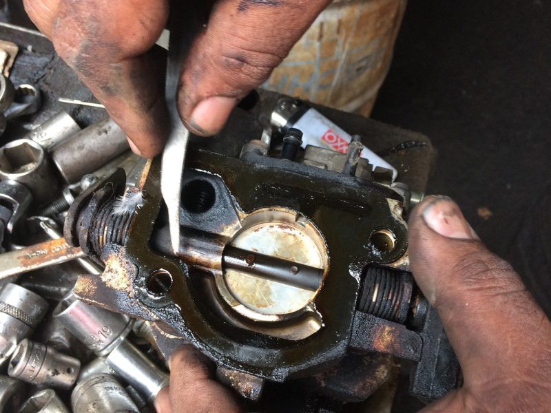 How to Easily Clean a Carburetor? Drivin' & Vibin'