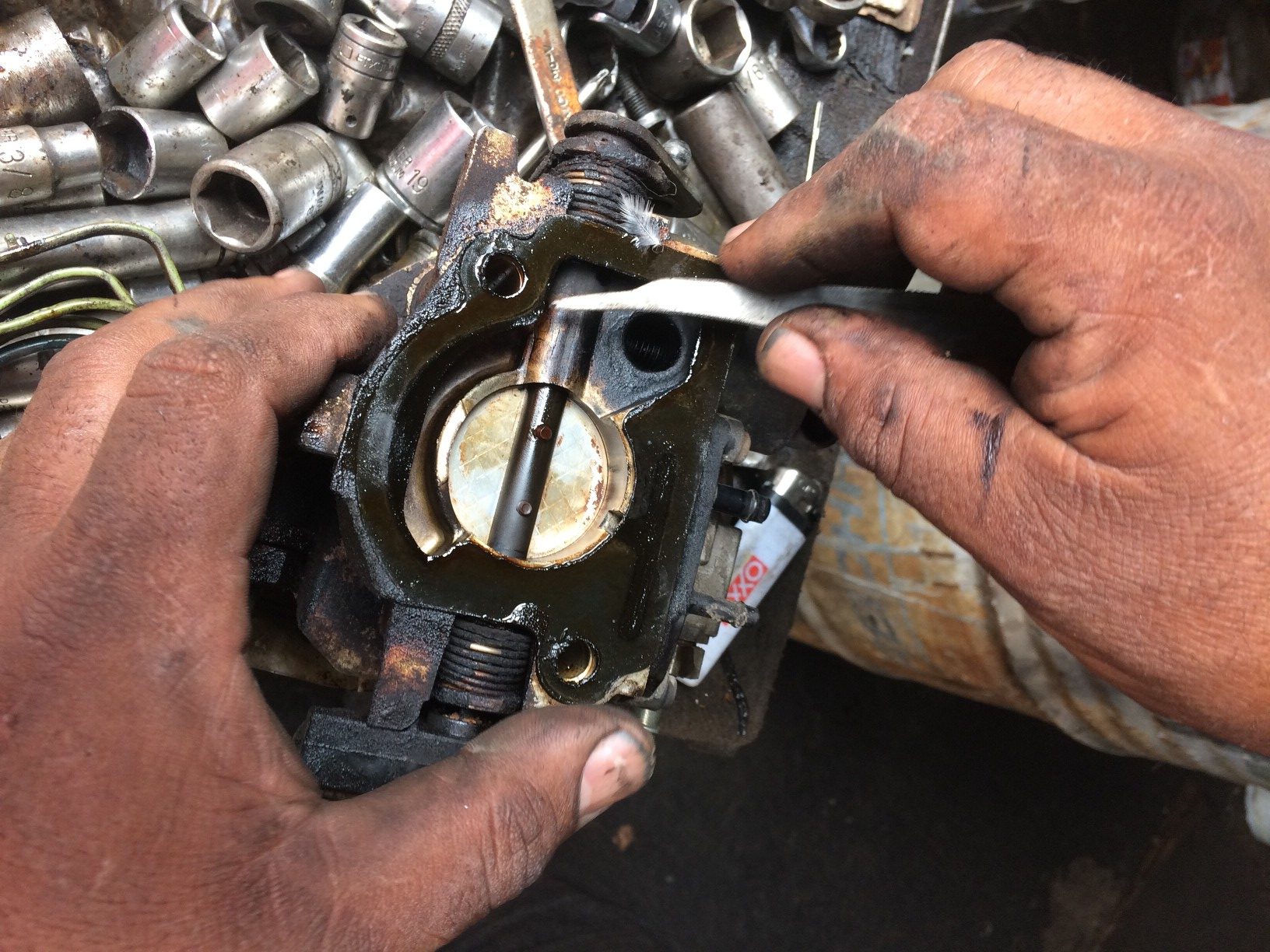 How to Easily Clean a Carburetor?
