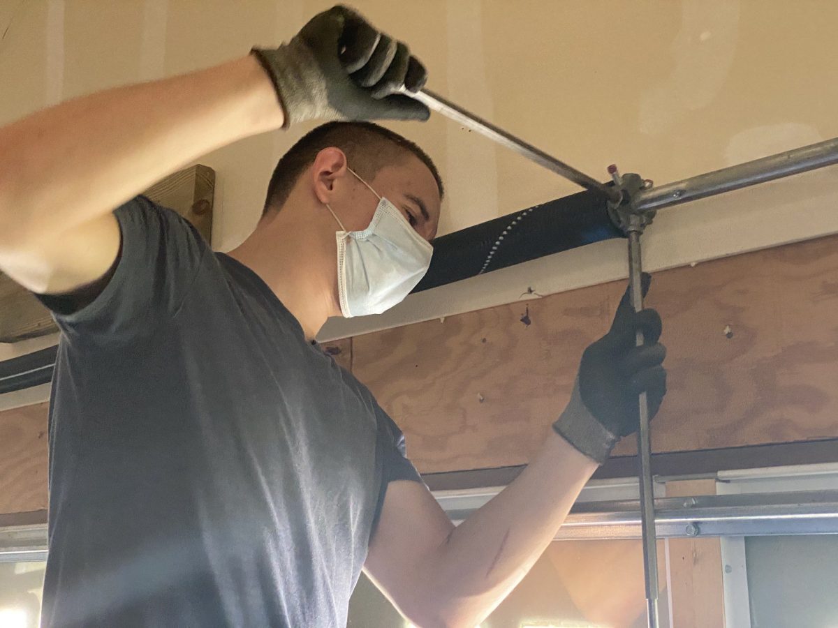 How to Easily Lubricate Your Squeaky Garage Door Drivin' & Vibin'