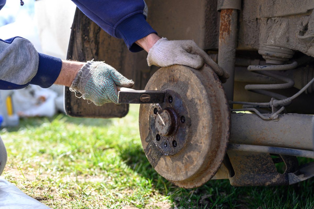 How to Stop Brake Squeaking Drivin' & Vibin'