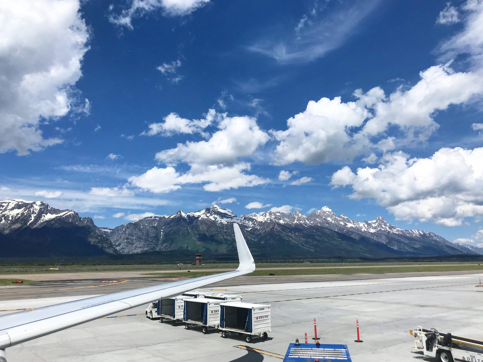 What Airport Do You Fly Into For Yellowstone Drivin Vibin   Jackson Hole Airport T20 ZxoLOR 