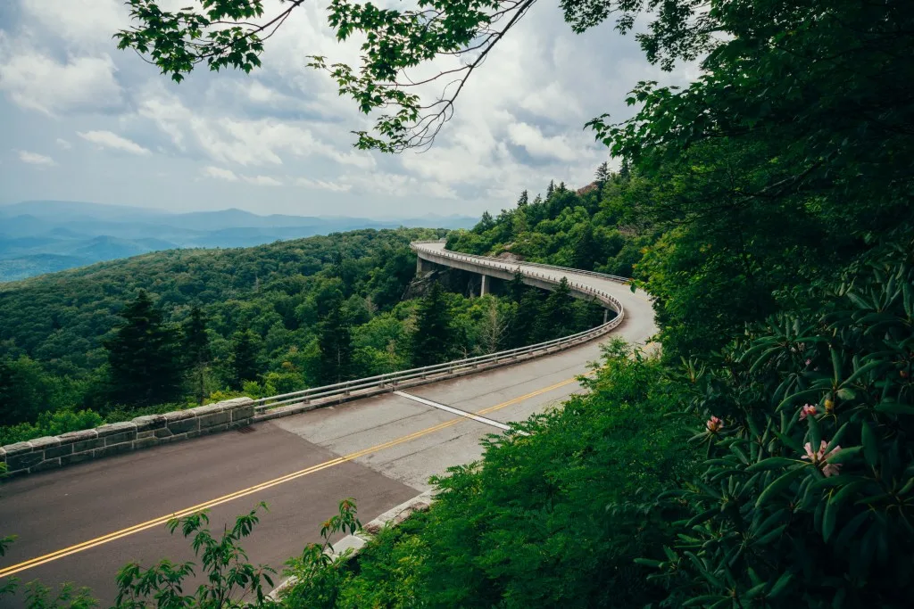 Road driving through Blue Ridge Mountains 