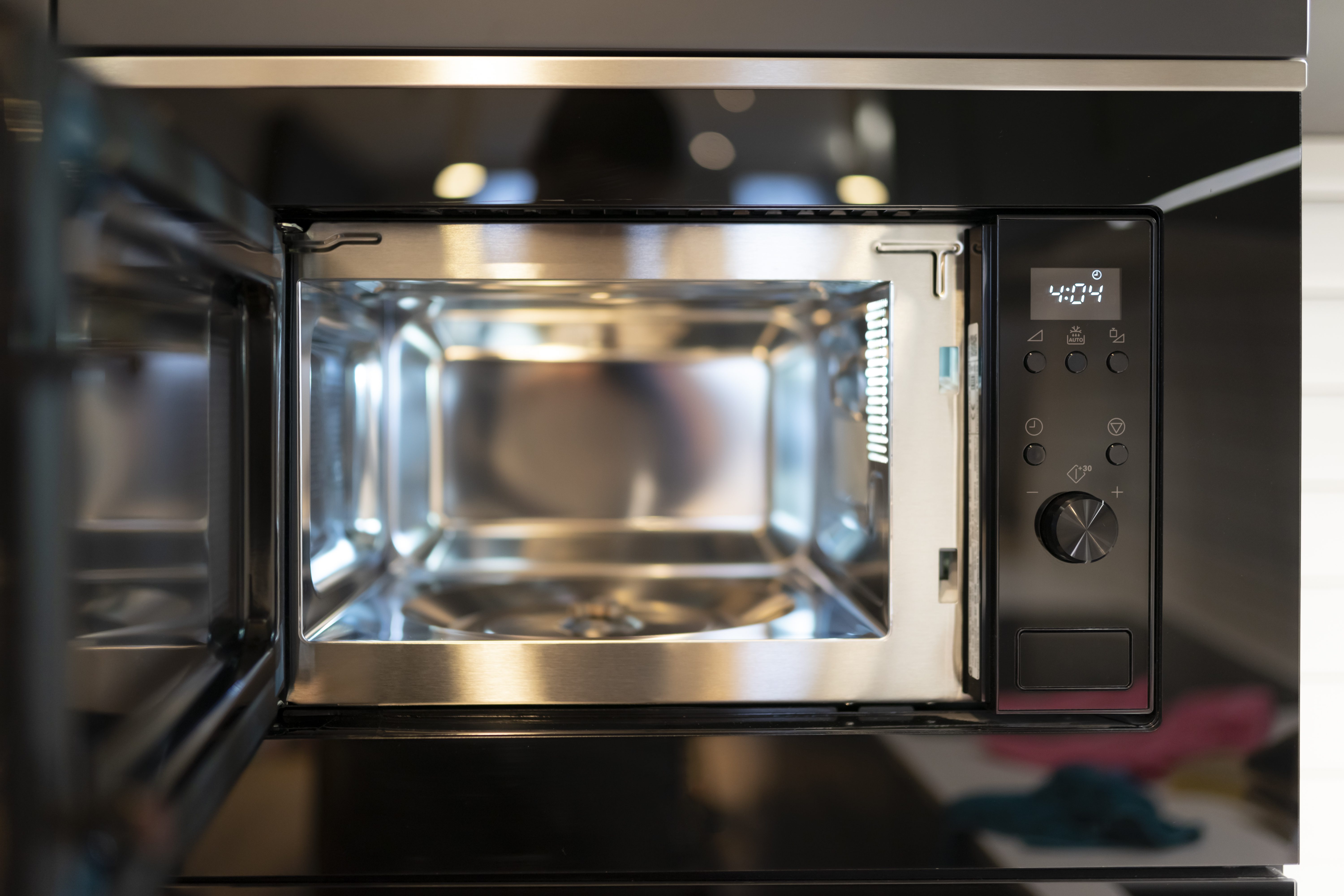 https://drivinvibin.com/wp-content/uploads/2022/12/modern-built-in-microwave-microwave-oven-with-open-2022-01-05-07-44-40-utc.jpg