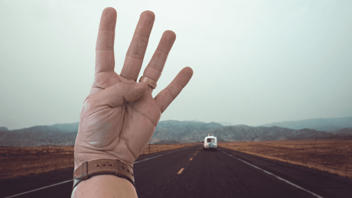 What Does “4 Fingers Up” Mean When You’re Driving?