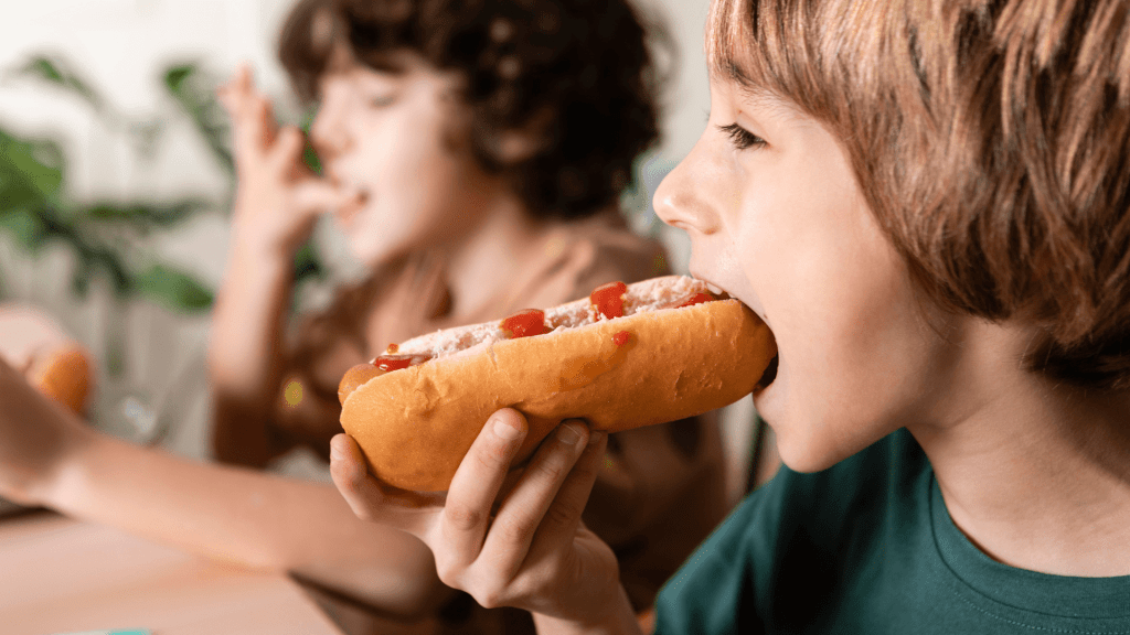 Kids eating hot dogs