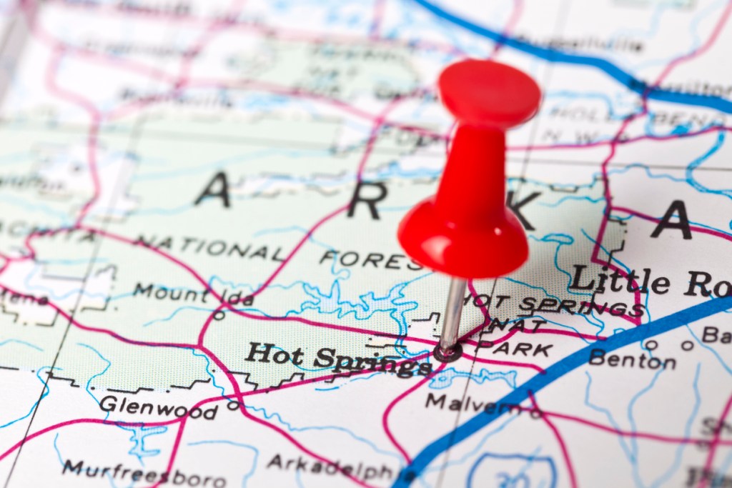 A partial map of Arkansas with a red thumbtack on Hot Springs