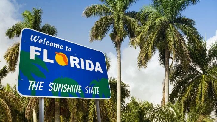 A welcome to Florida sign, like you might see on your way to Miramar Beach
