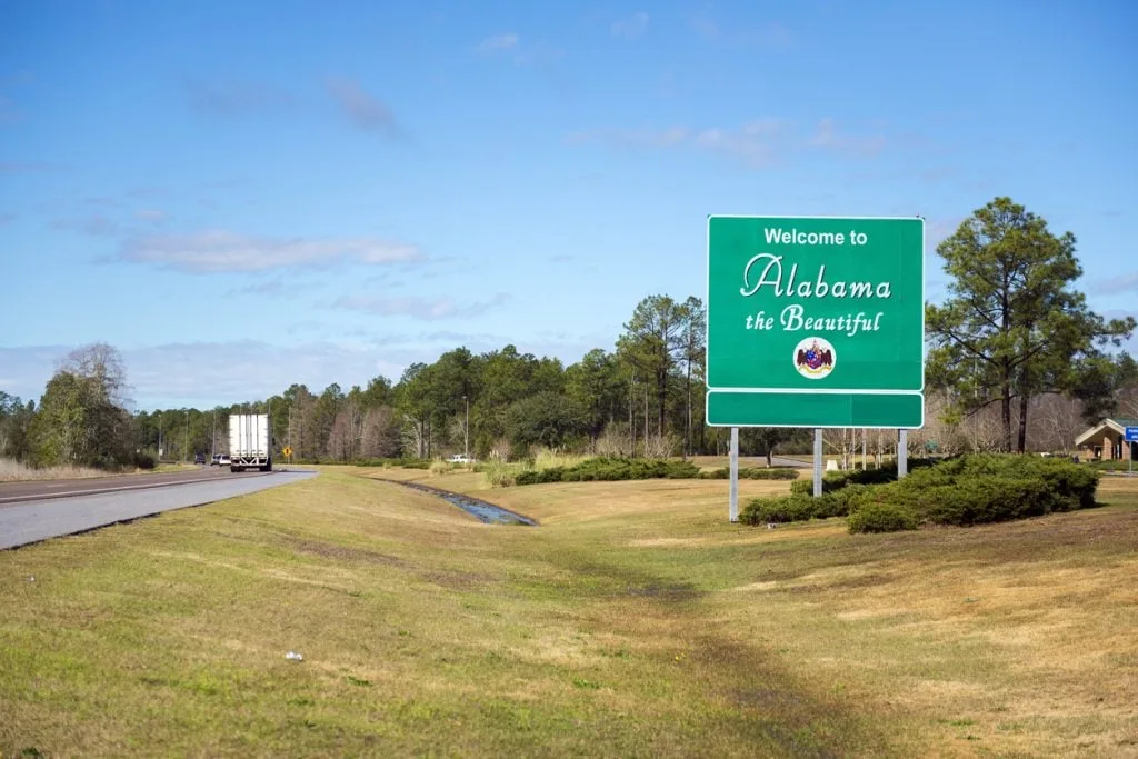 Welcome to Alabama sign.