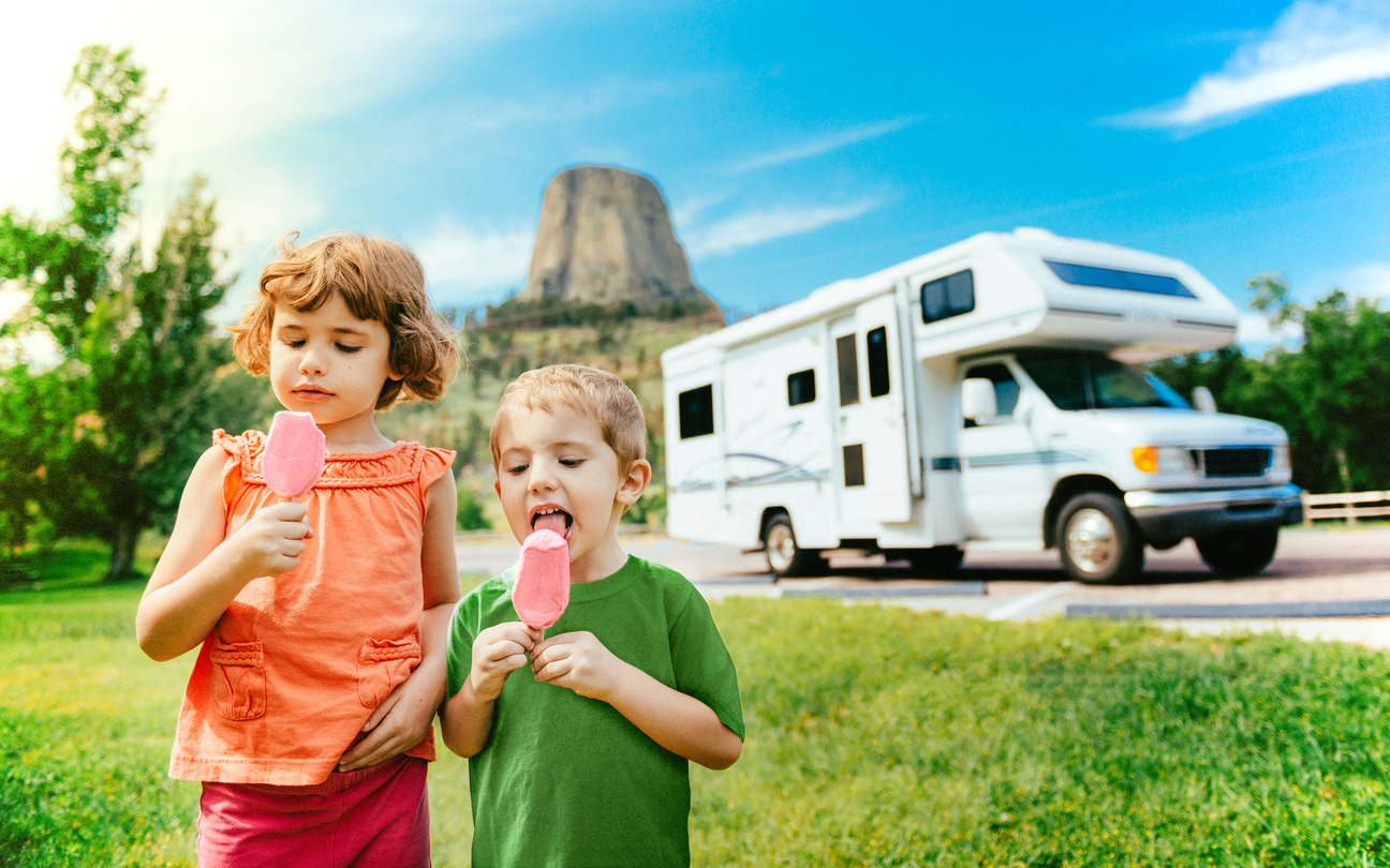 Little camp. Lil Campers. Trip picture for Kids. Recreational vehicle picture for Kids. Trip picture.